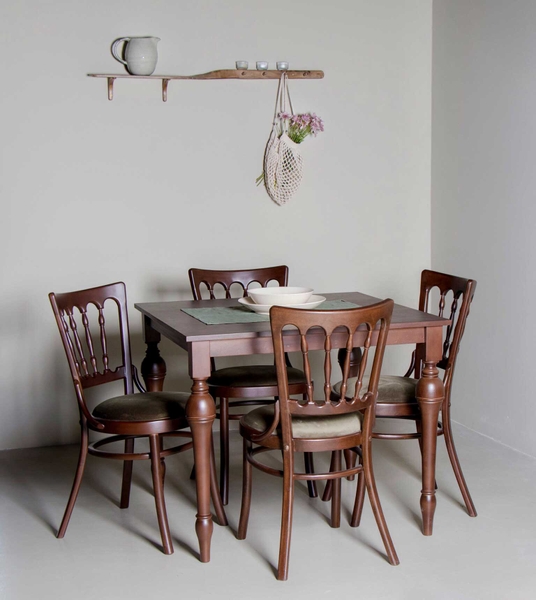 تصویر شلف رخت آویز پیچ