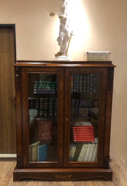 تصویر ویترین دو درب تخت