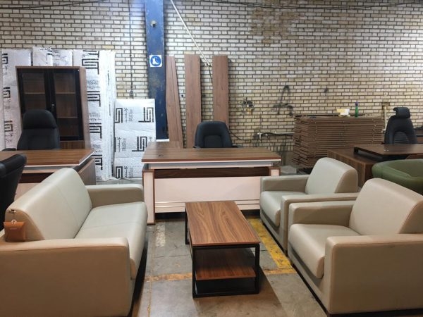 تصویر میز کارشناسی ۱۶۰ نویس