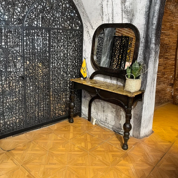 image of Diako Console and Mirror
