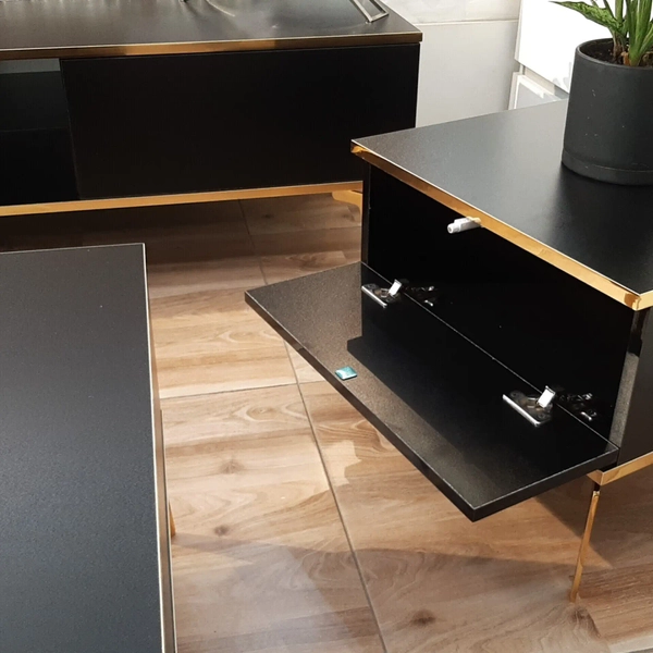 تصویر جلومبلی و عسلی گلدن