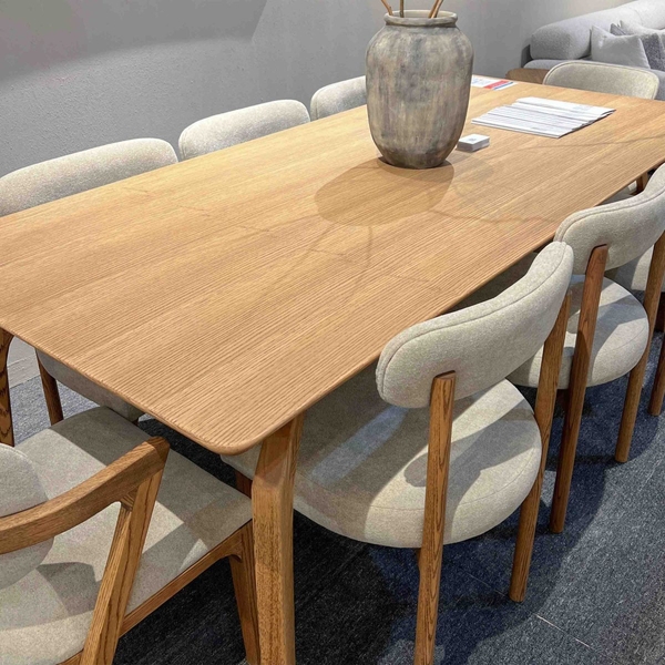 another image of 1515 dining table for 8