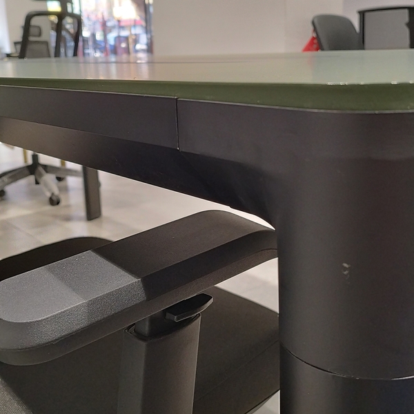 تصویر میز جلسات لاوار