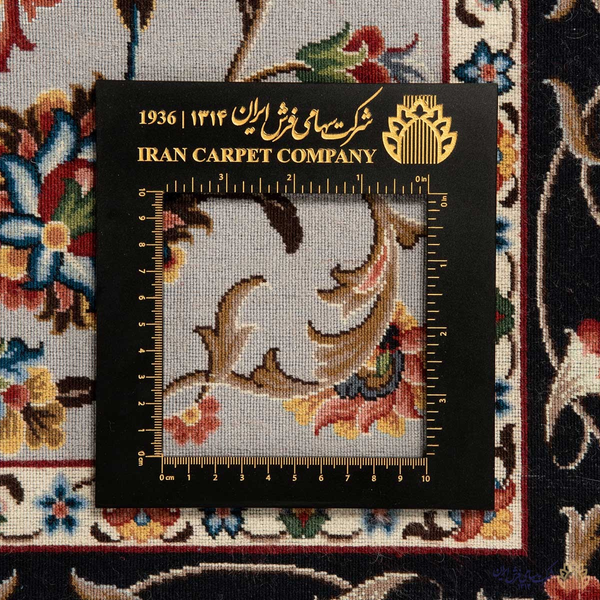 تصویر قالی ایلام 60 رج قواره پرده ای شناسه اثر 417841