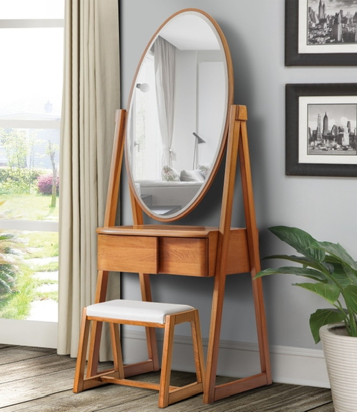 image of Emperor standing mirror