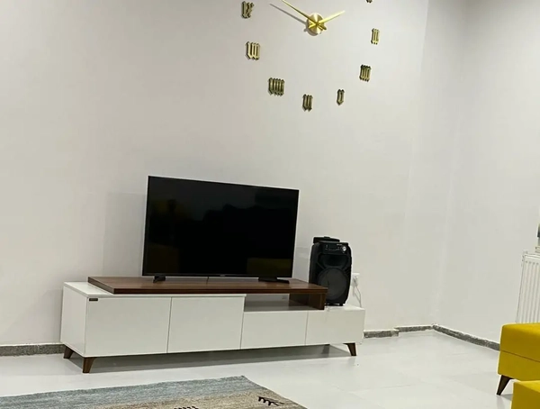 image of 1040 TV Stand