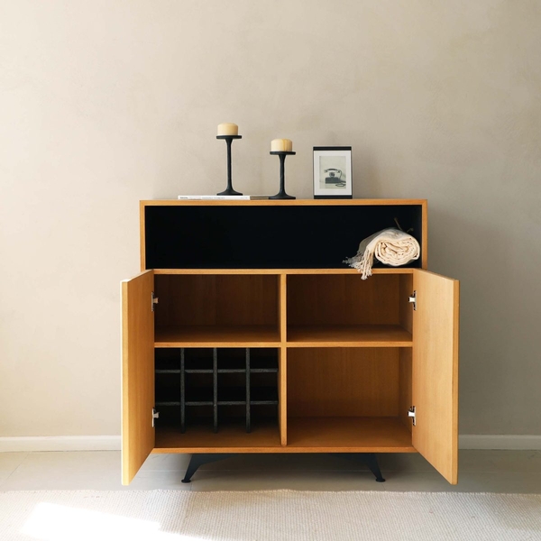 تصویر دیگری از کابینت بار ۱۶۱۲