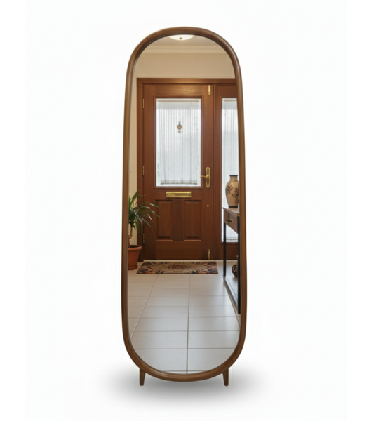 تصویر آینه و آویز لباس بیضی تصویر آینه و آویز لباس بیضی