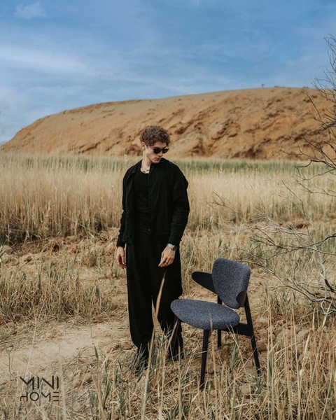 تصویر صندلی چوبی Earth