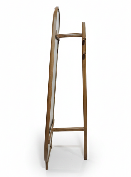 تصویر آینه و آویز لباس بیضی 