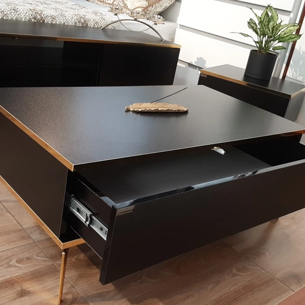 تصویر جلومبلی و عسلی گلدن