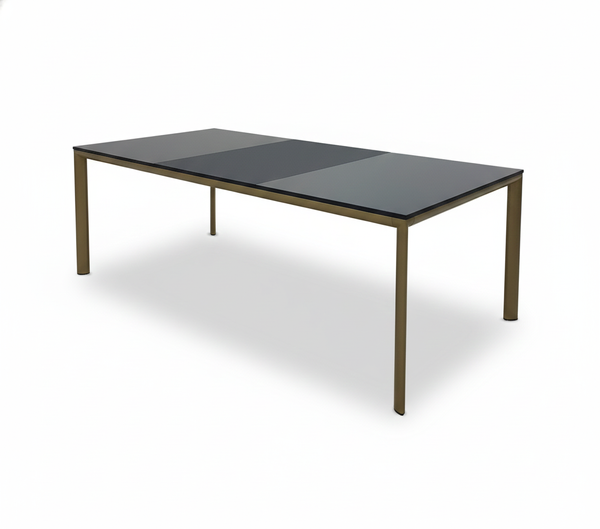 تصویر میز کنفرانس تمیس