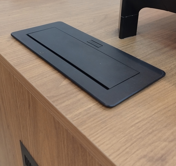 تصویر میز مدیریتی P.1