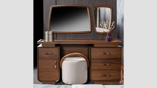 تصویر میز آرایش نیچر تصویر میز آرایش نیچر