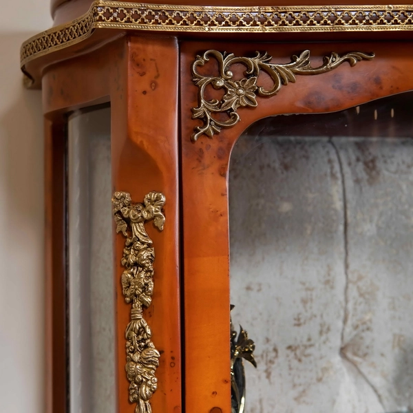 image of WR26 showcase cabinet