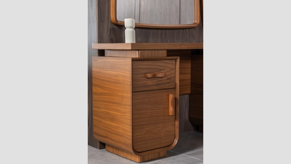 تصویر میز آرایش نیچر