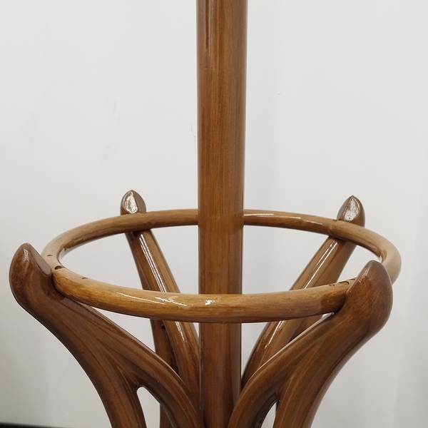 تصویر جالباسی ایستاده لهستانی