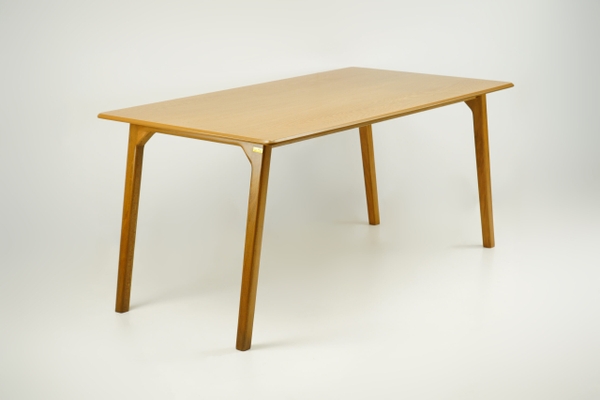 تصویر میز غذاخوری اطلسی