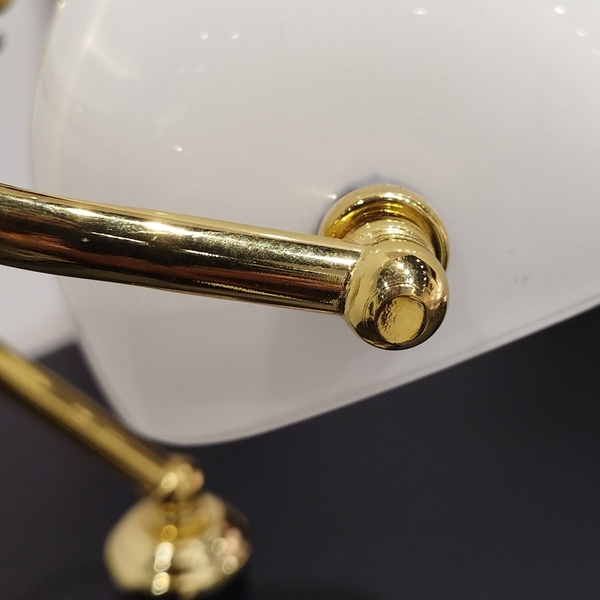 تصویر چراغ مطالعه بنکر سفید 