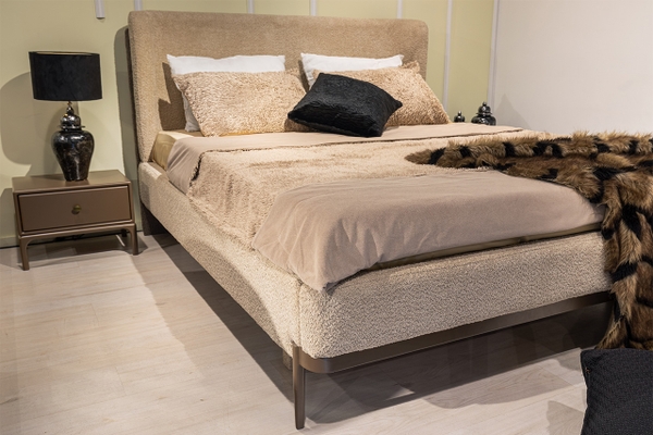 another image of Francesco bedroom set