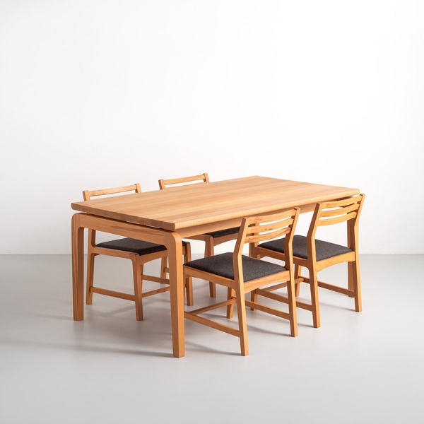another image of Pianura dining table for 6