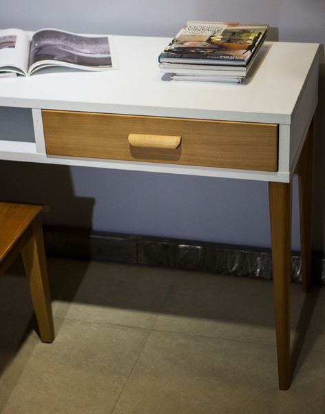 another image of Plane desk