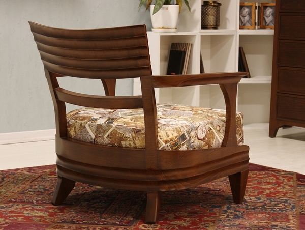 another image of Atrisa single sofa
