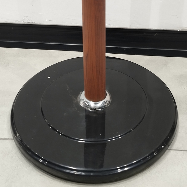 تصویر چوب لباسی ایستاده Z3