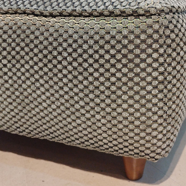 تصویر مبل تک نفره سوییسی