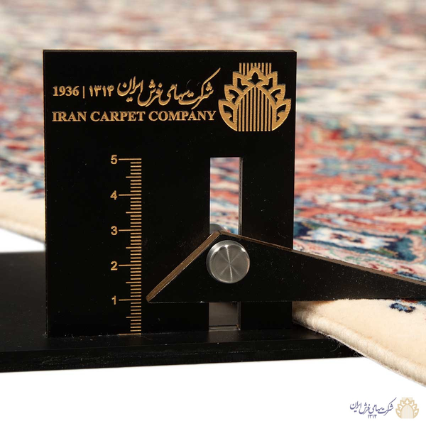 تصویر قالی اصفهان 65 رج قواره پرده ای شناسه اثر 417820