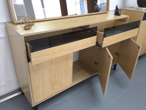 image of Scarlet Console and Mirror