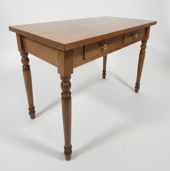 تصویر میز تحریر آرش