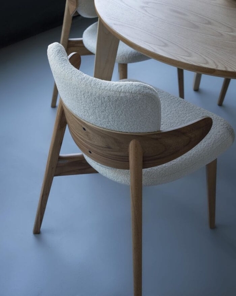 تصویر صندلی چوبی Earth