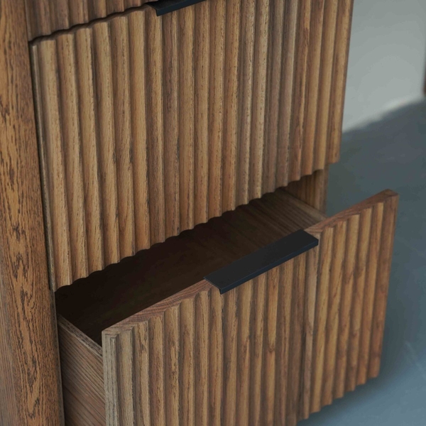 another image of 2706 dressing table