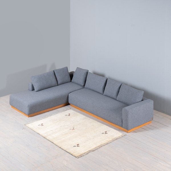 image of Alien sofa 16
