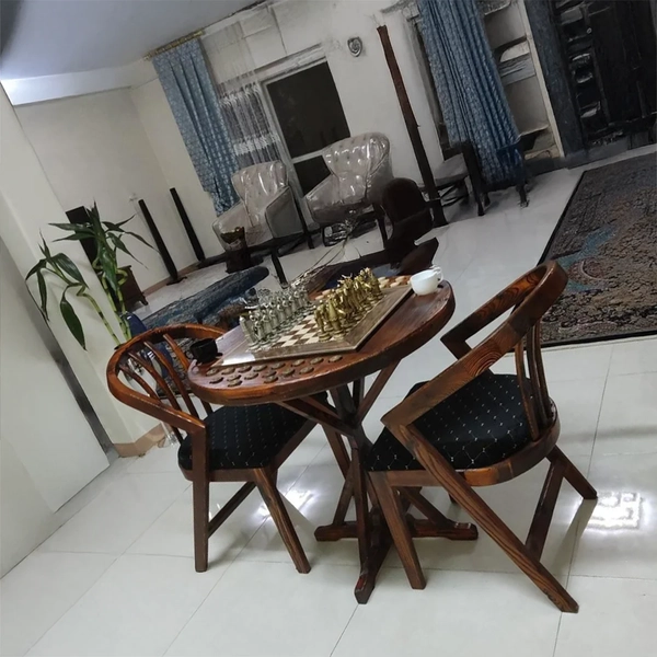 تصویر میز بازی گرد با صندلی مارال