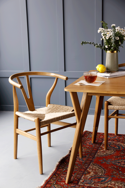 تصویر صندلی Wishbone وگنر کف کنف