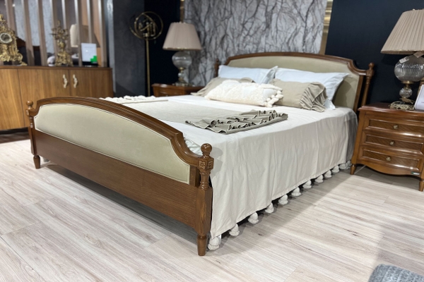 another image of Rosalie bedroom set