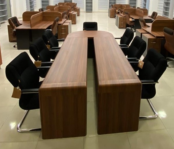 تصویر میز کنفرانس 5 نفره لانو