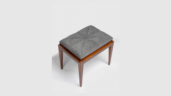 image of Seltis dressing chair