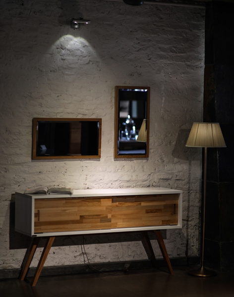 another image of Armada single console