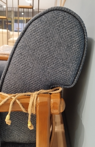 تصویر مبل تک نفره مینیمال دسته چوبی